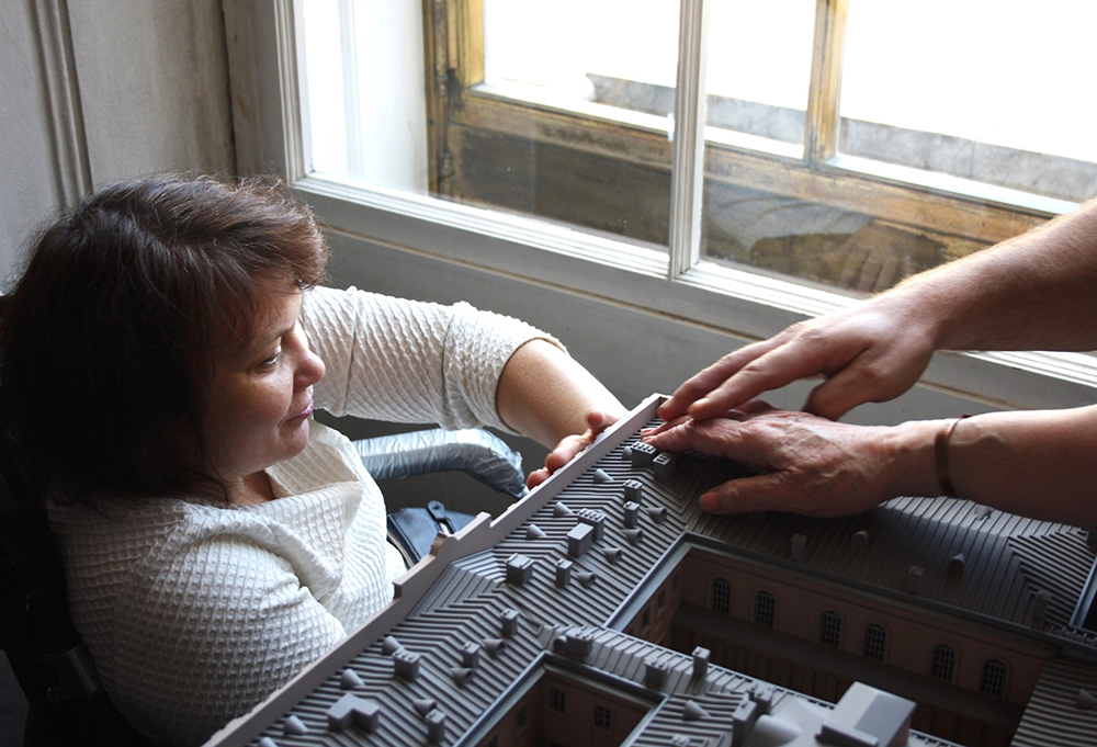 Сетка: стихи слепоглухих поэтов